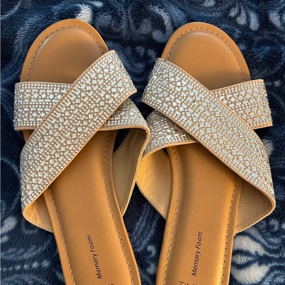 Time and Tru Tan Criss-Cross Sandals 8 - Picture 4 of 6